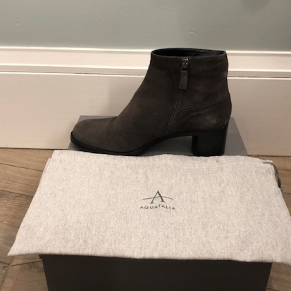 Aquatalia booties size 9